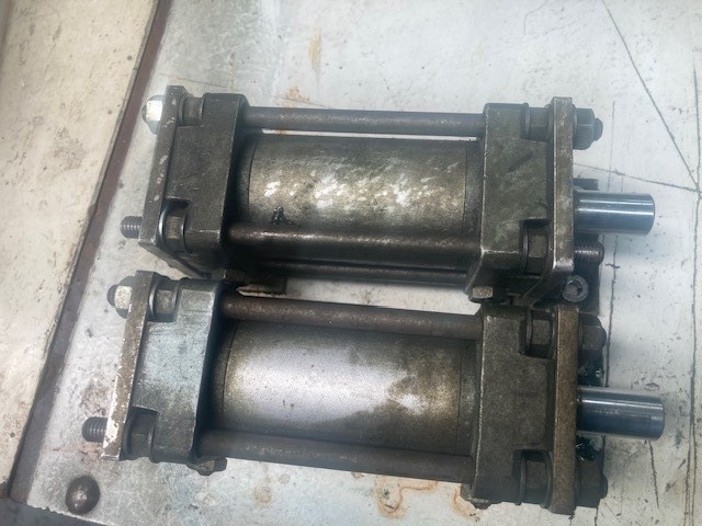 PNEUMATIC AIRCYLINDERS