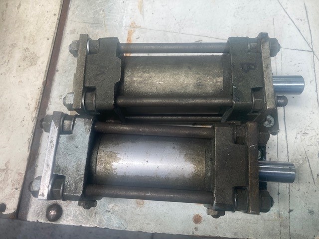 PNEUMATIC AIRCYLINDERS