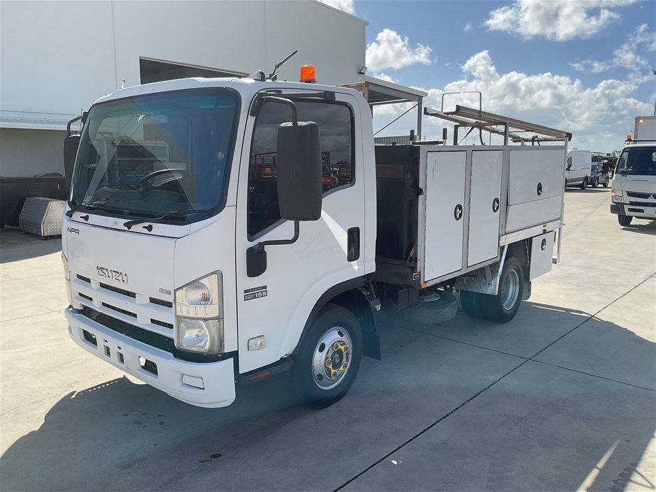 <p>2012 Isuzu NPR 275 4 x 2 Service Truck (Ex. Gov)</p>