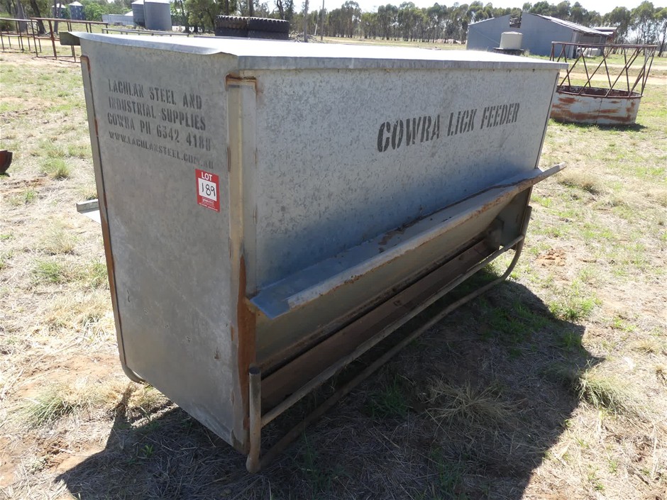Cowra Lick Feeder Feeder Bin