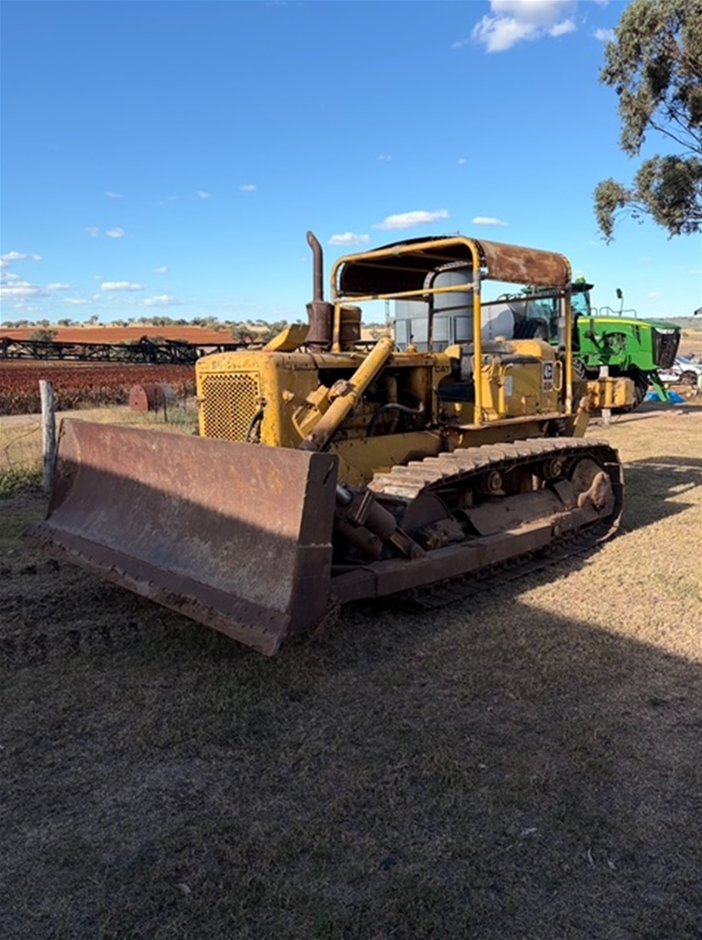 <B>Caterpillar D5 Crawler Dozer</B>