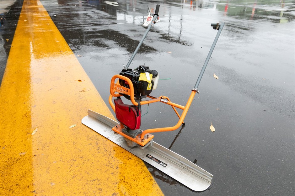 Flextool FPS-2 Petrol Screed