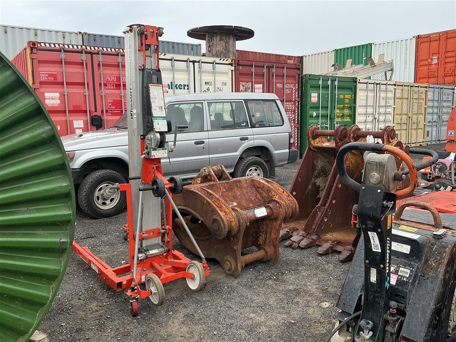 <p>Lift smart MLC-18 Vertical Man Lift</p>