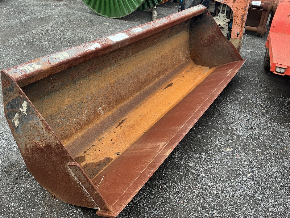 <p>Genie CPBUCKET800L Bucket Attachment</p>