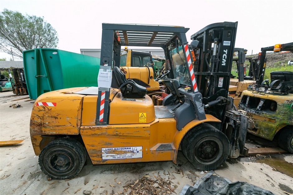 TCM FD60T9 4-Wheel Counter Balance Forklift