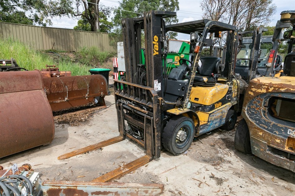 YALE 4-Wheel Counter Balance Forklift