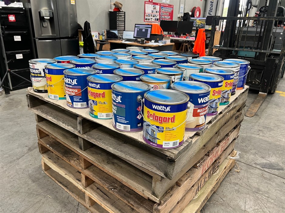 <p>Assorted 4Lt Tins of Paint</p>