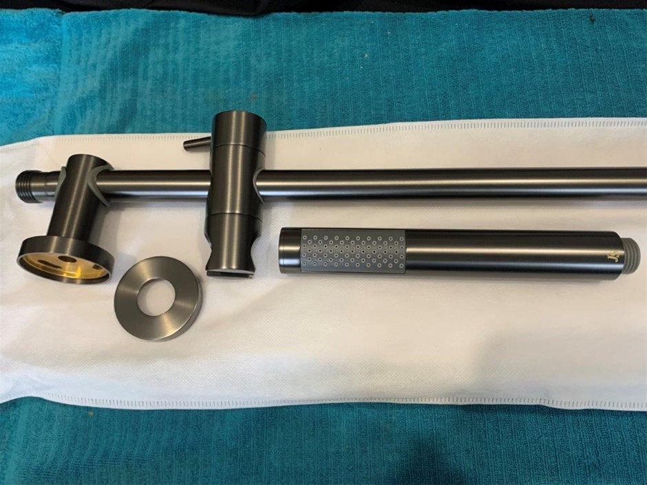 New in Box Johnson Suisse Venezia Rail Shower - Qty 1