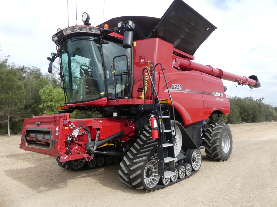 <B>2022 Case 8250 Combine Harvester</B>
