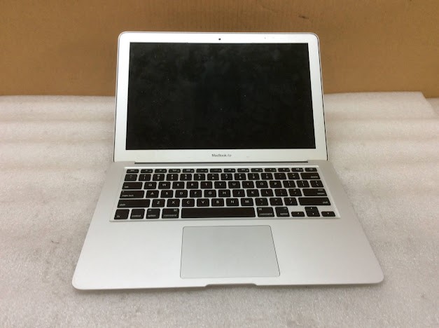 Apple MacBook Pro (A1466) (EMC3178) Laptop i5 5350U 8GBRAM/128GB Silver