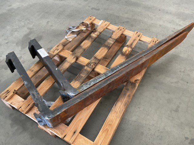 <p>Pair of Forklift Tynes</p>