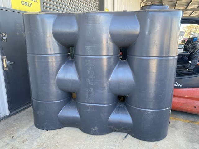 <p>Narrow 3000Ltr Rainwater Tank</p>