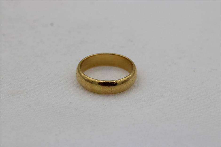 An Acid Tested 18ct Yellow Gold 5.5mm Half Round Profile Wedding Ring