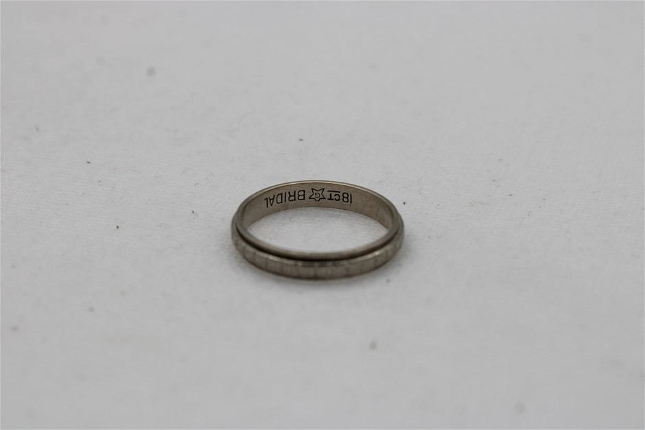 A Stamped 18ct White Gold 3.5mm Ring