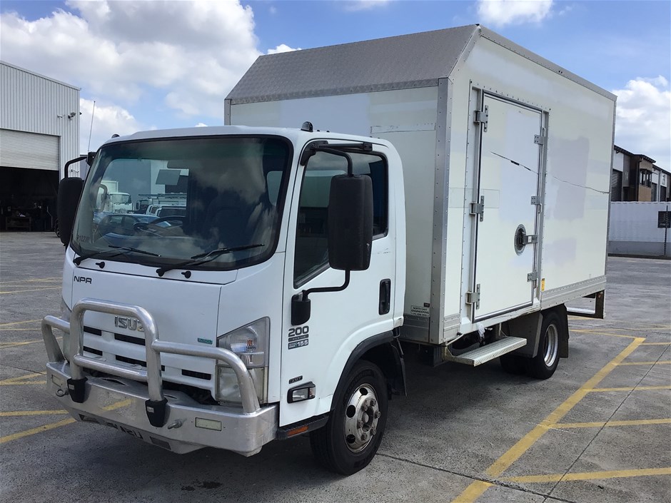 2015 Isuzu NPR 200 4 x 2 Pantech Truck