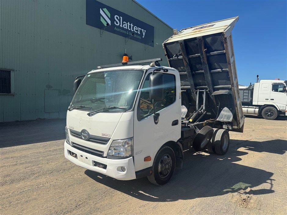 <p>2017 Hino 300 Series  4 x 2 Tipper Truck</p>