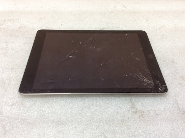 APPLE IPAD 5TH GEN A1822 A9 Tablet 32GB