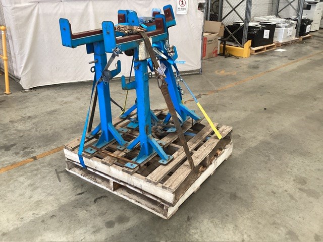 <p>4 Portable Pipe Stands</p>