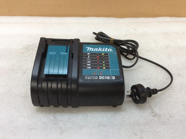 Makita DC18SD Li-ion Battery Charger