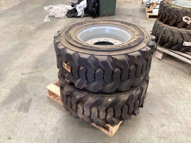 2x Wide Wall Tubeless Rims And Tyres