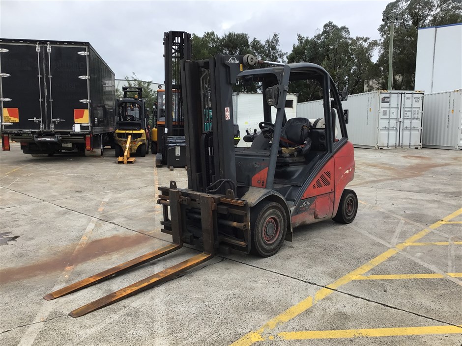 Linde H30 Counterbalance Forklift