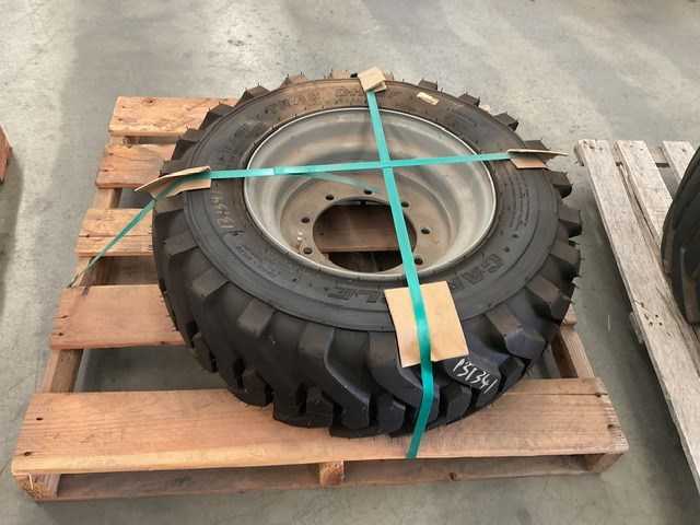 10-16.5 Tyre On 9 Stud Rim