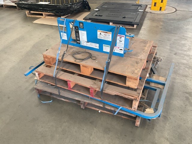 <p>Genie Side Panel And Handrails </p>