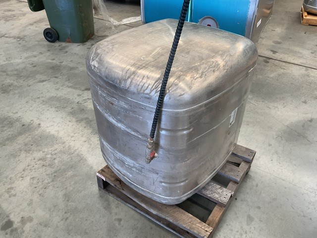 <p>Mercedes Benz A9604703103/2003 Diesel Fuel Tank </p>