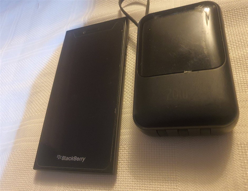 Blackberry Unlock Screen Protector , Power Bank 20W with 3x built in Chords
