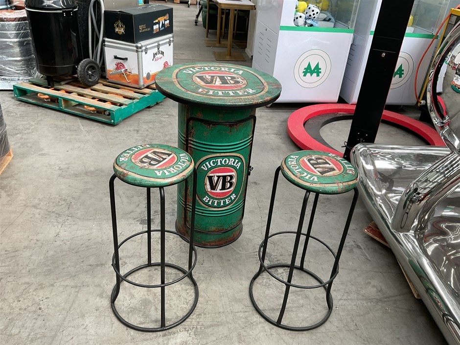 <p>VB Table and Stools</p>