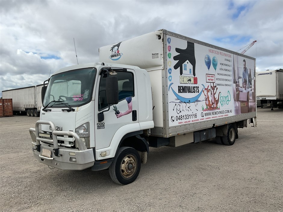 <p>2008 Isuzu  FRR 600 Long 4 x 2 Pantech Truck</p>