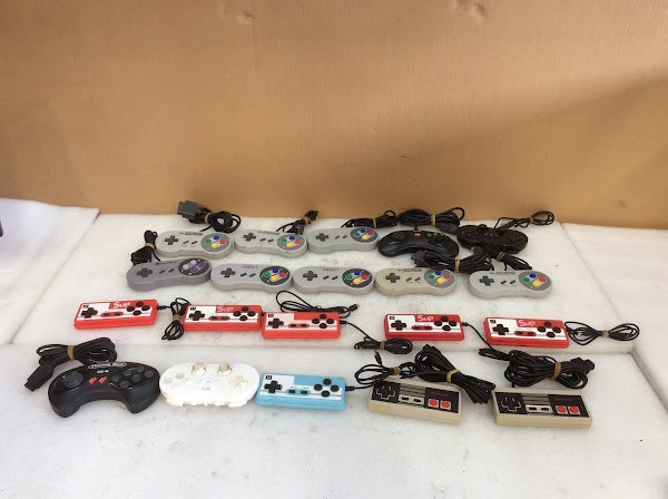 Nintendo/iNNEXT Mixed Brand and Model Game Controllers (Lot of 20)