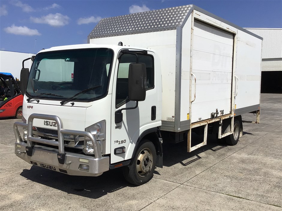 <p>2015 Isuzu NP 190 4 x 2 Pantech Truck</p>