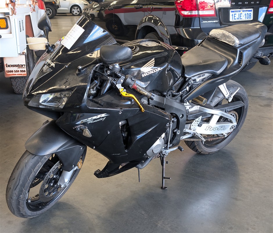 <p>2004 Honda CBR600RR Motorcycle</p>