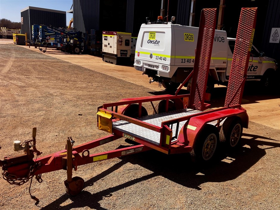 2010 Genie Trailer - Scissor Lift - 1,500kg - Newman