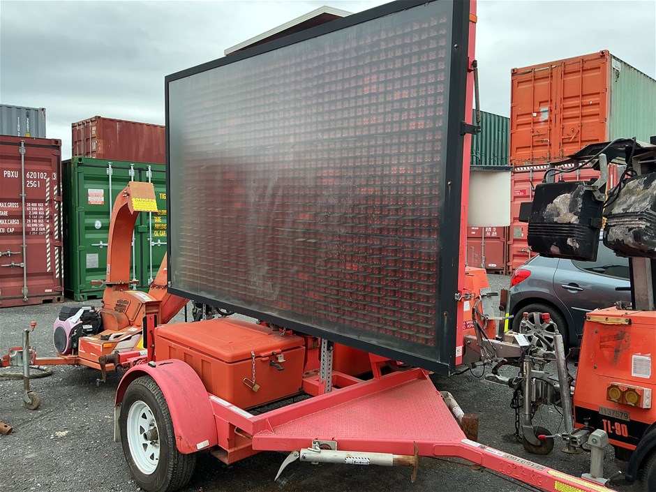 <p>2015 Ver-mac Rs-320 Single Variable Message Sign Trailer</p>