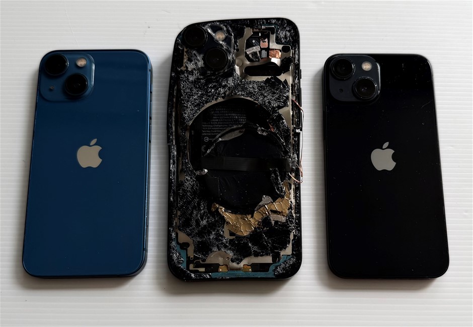 Apple iPhone 13 Mini 256Gb / 64Gb - For Parts (Lot of 3)