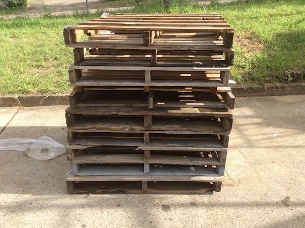 Mix Brand and Model Wooden Shipping Pallets