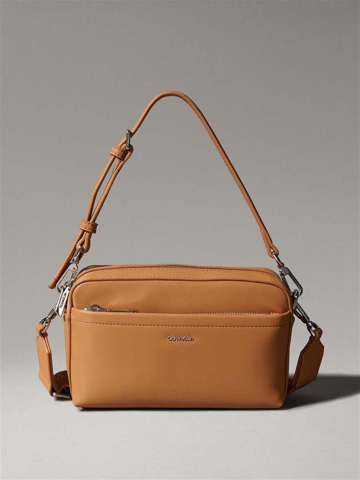 CALVIN KLEIN Must Convertible Camera Bag, Lion (GDB), K60K612901. RRP: $104