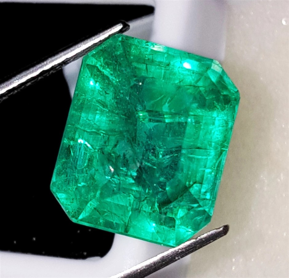 8.00ct-10.00ct Emerald Cut Green Gemstone