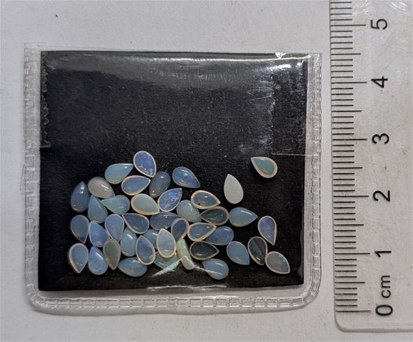 6 carats OPAL Solids Gemstones
