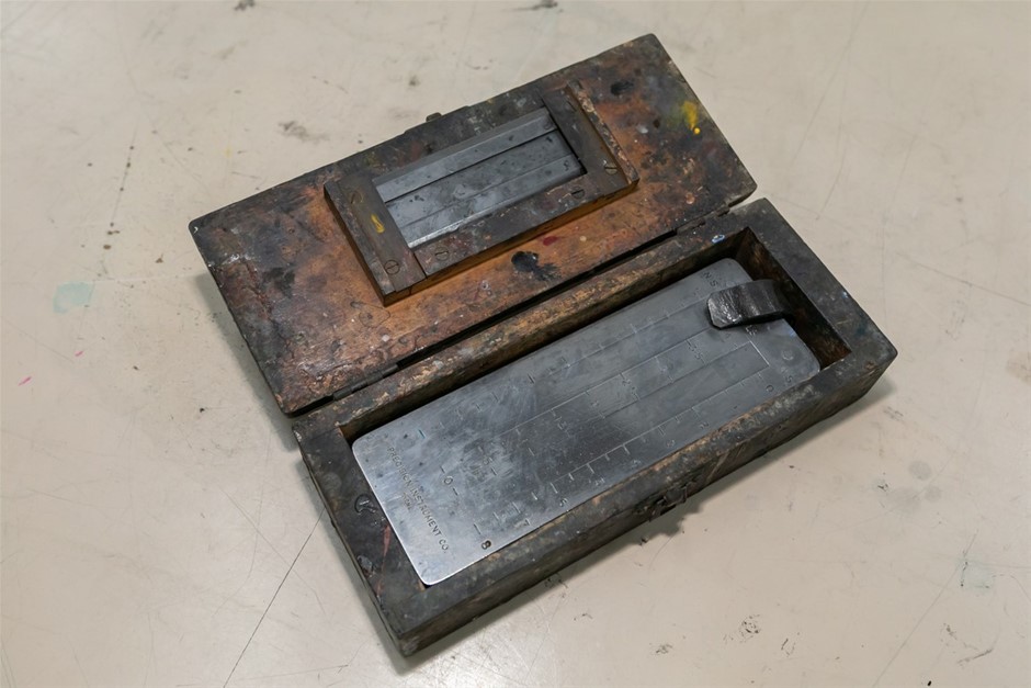 Grindometer with Scraper