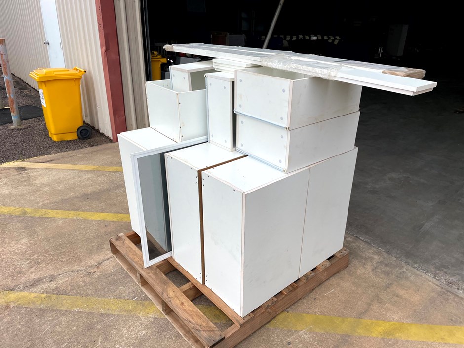 5x White Cabinets and Mirrored Glass