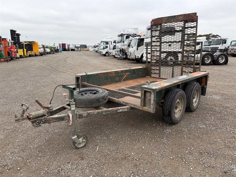 <p>2016 Custom Made Tandem Plant Trailer</p>
