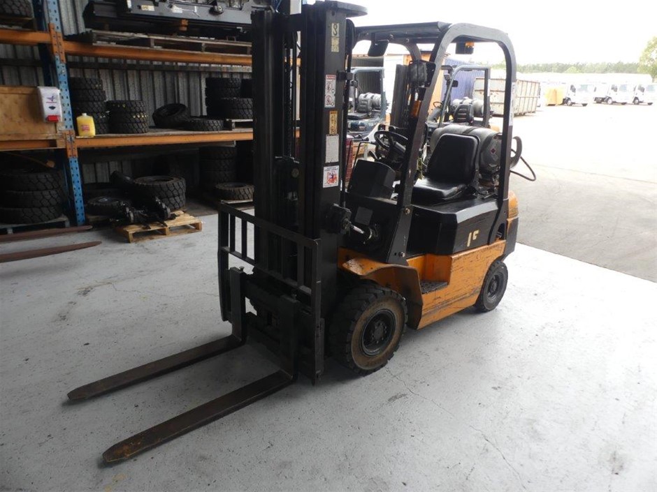 2014 TOYOTA CPQD15N-RW21-Y2 4-Wheel Counter Balance Forklift