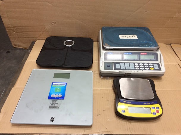 WeightWatchers&Fitbit Mixed Brand & Weight Scale/Counting Scale (Lot of 4)