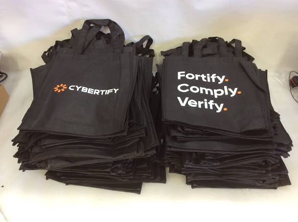 Mix Brand and Model Tote Bags New (Lot of 120)