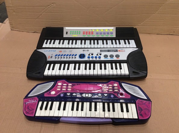Dream Dazzlers/L&P LP-3710 Mixed Brand and Model Electronic Keyboard (Lot o