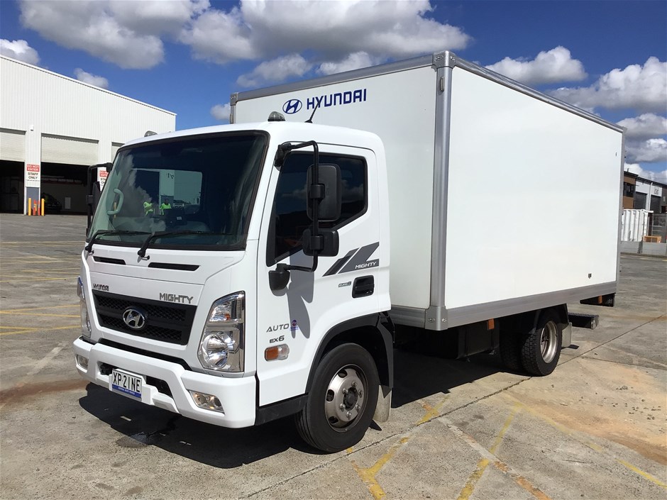<p>2023 Hyundai  Mighty Auto EX6 euro 5 4 x 2 Pantech Truck</p>