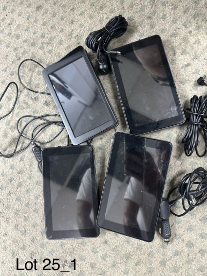 End of Lease Sale: Quantity of Carplay including: